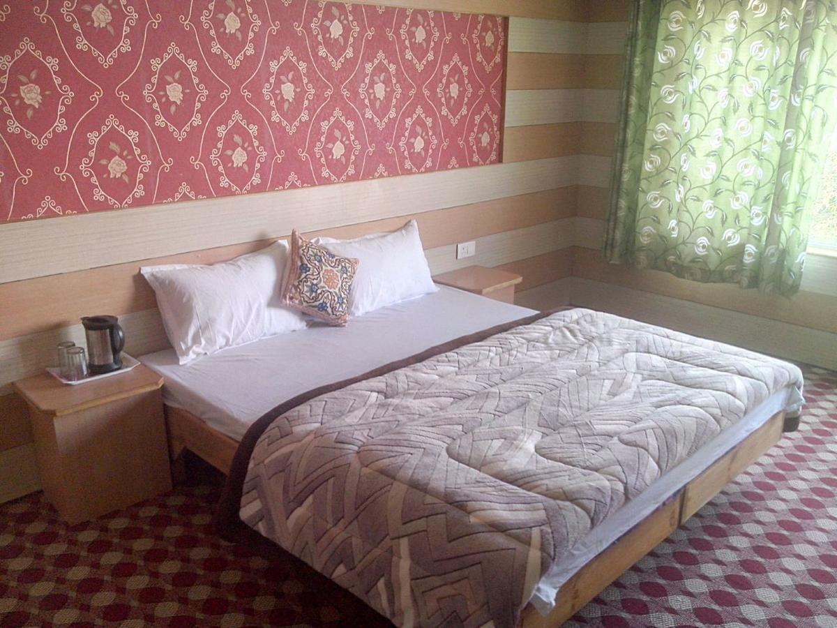 Royal Star Inn Srinagar  Exterior photo