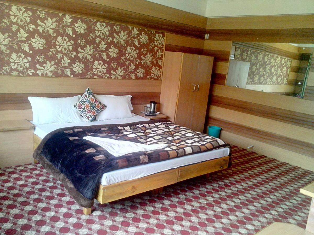 Royal Star Inn Srinagar  Exterior photo
